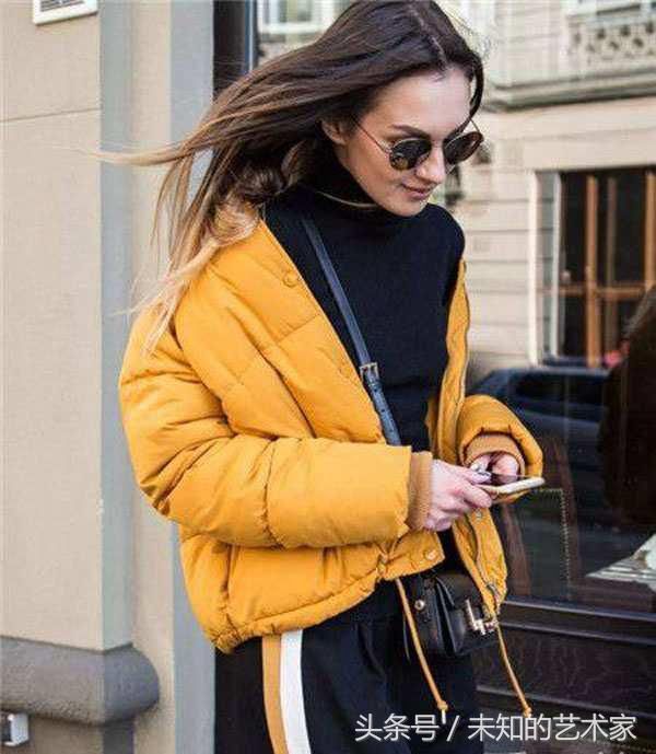 《性感东京》短款羽绒服怎么搭配才好看?小个