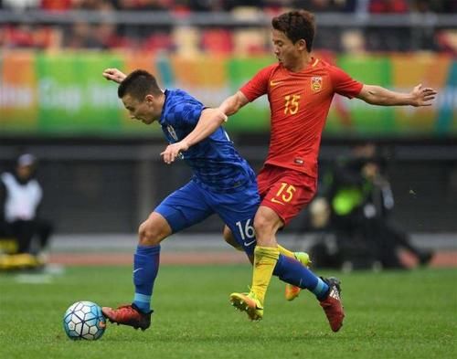 中超冬季转会热炒本土球员:都千万年薪了,还苦