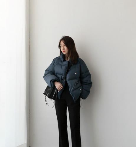 面包服搭配什么鞋子好看:短款面包服搭配示范