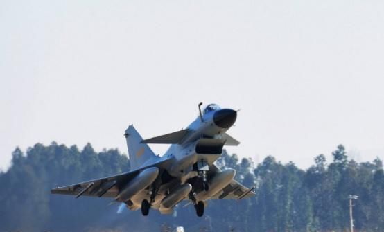 伊朗困难重重!花重金采购30架歼10战机,美国罕