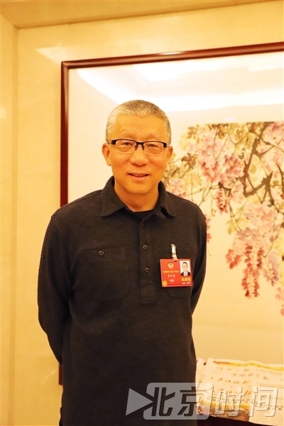 委员讨论监察法草案 让反腐走在法治的轨道上