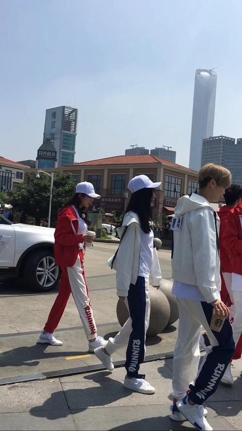 杨幂ab跑男同框,杨幂胸大腿长身材明显比ab好