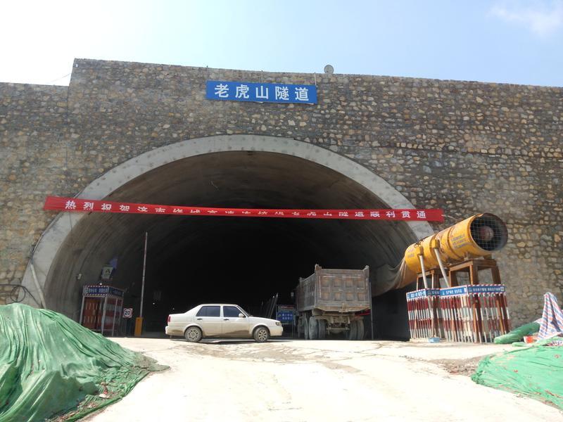 壮观!老虎山隧道通了,济南现世界最大八车道公路隧道群