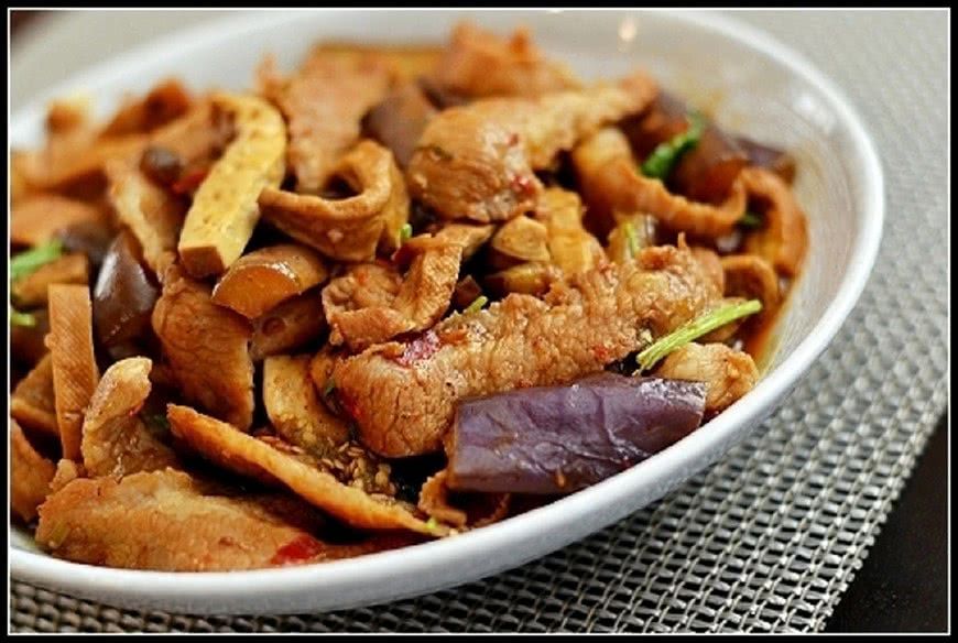 茄子又有新吃法,加它一起炒,一上桌就抢光了,米饭都不够吃了!-北京时