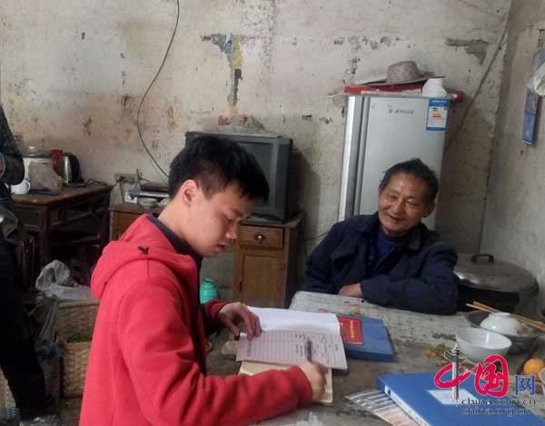 自贡荣县开展党员干部驻村帮扶活动