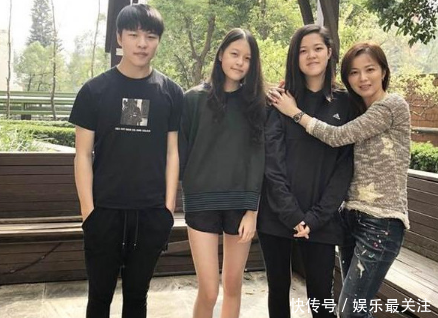 43岁女星再婚,已有5个孩子,欲再拼双胞胎,丈夫