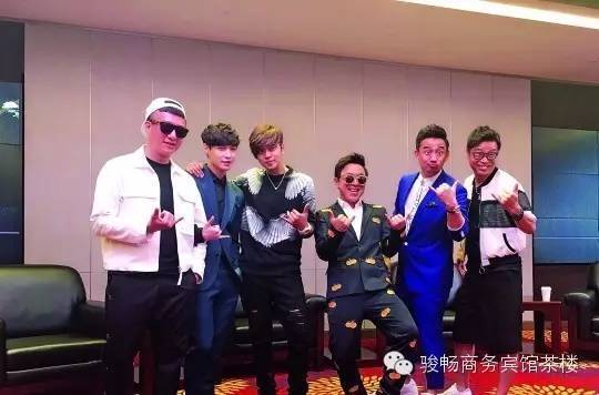 “极限男人帮”到广州:“颜王”被迫玩亲亲