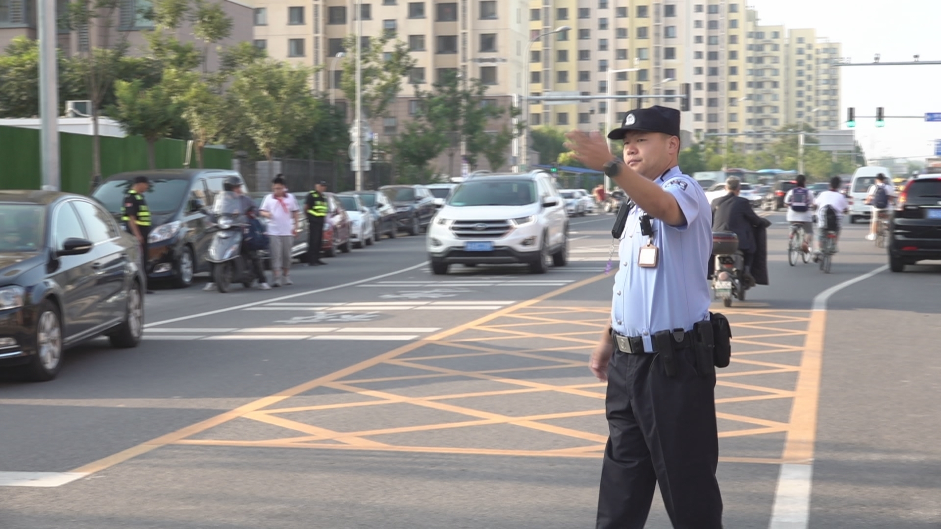 北京警方6000余名警力护航秋季开学