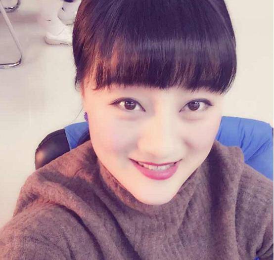 长贵和王云在一起了?王云的脸侧脸好扁平!和自拍差太远!