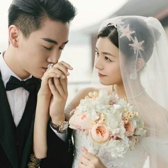 陈晓夫妇马尔代夫重拍结婚照,陈妍希的表情亮