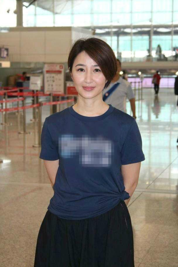 54岁关咏荷近照曝光,女儿简直是翻版,年轻时求