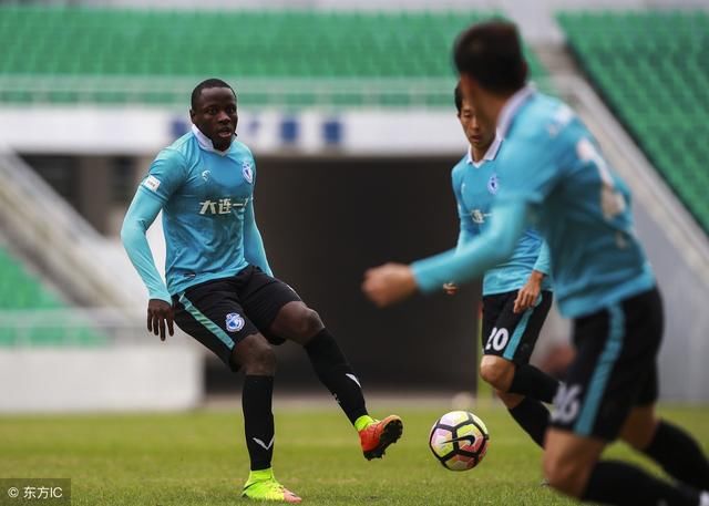 连引援目标转攻阿根廷巨星,放弃托雷斯留下穆谢奎