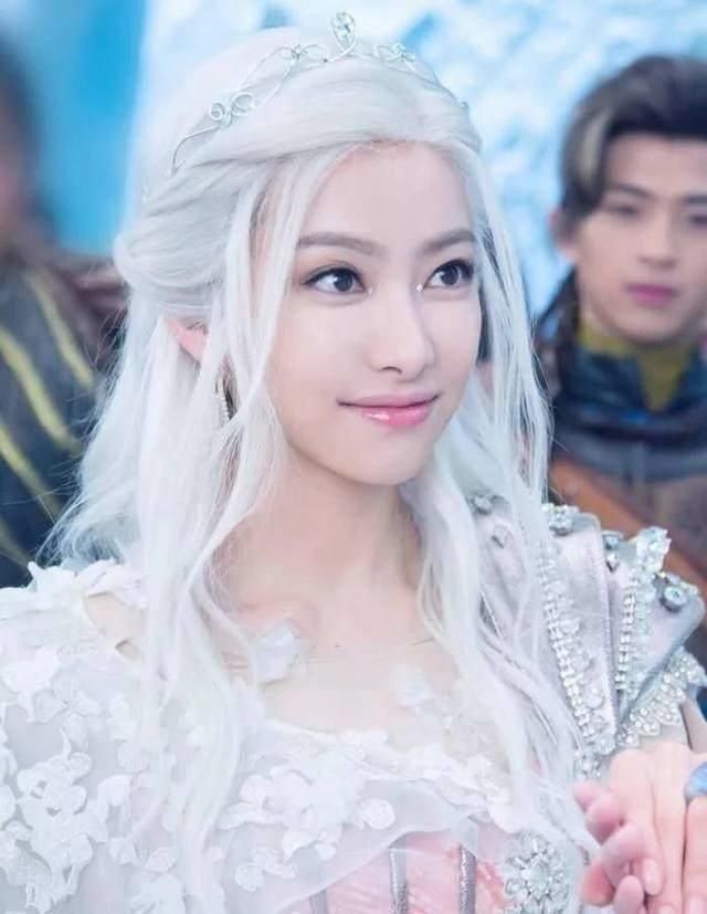 古装白发美女:杨幂冷艳性感,马苏眼神犀利,第一