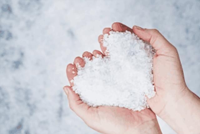 抿嘴后下巴毛孔凸起白米粒! 原来是这几个东