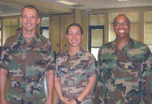 中国人在美国当兵每月的薪资到底是多少?