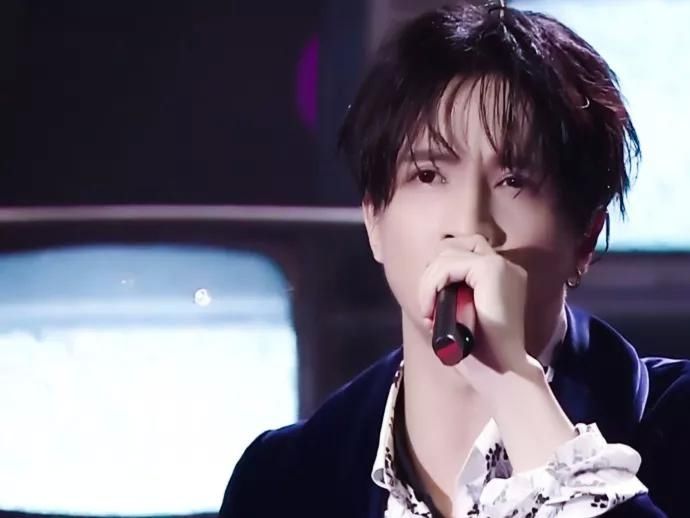 杨幂与张杰合作、吴亦凡与赵丽颖拥抱,今年的