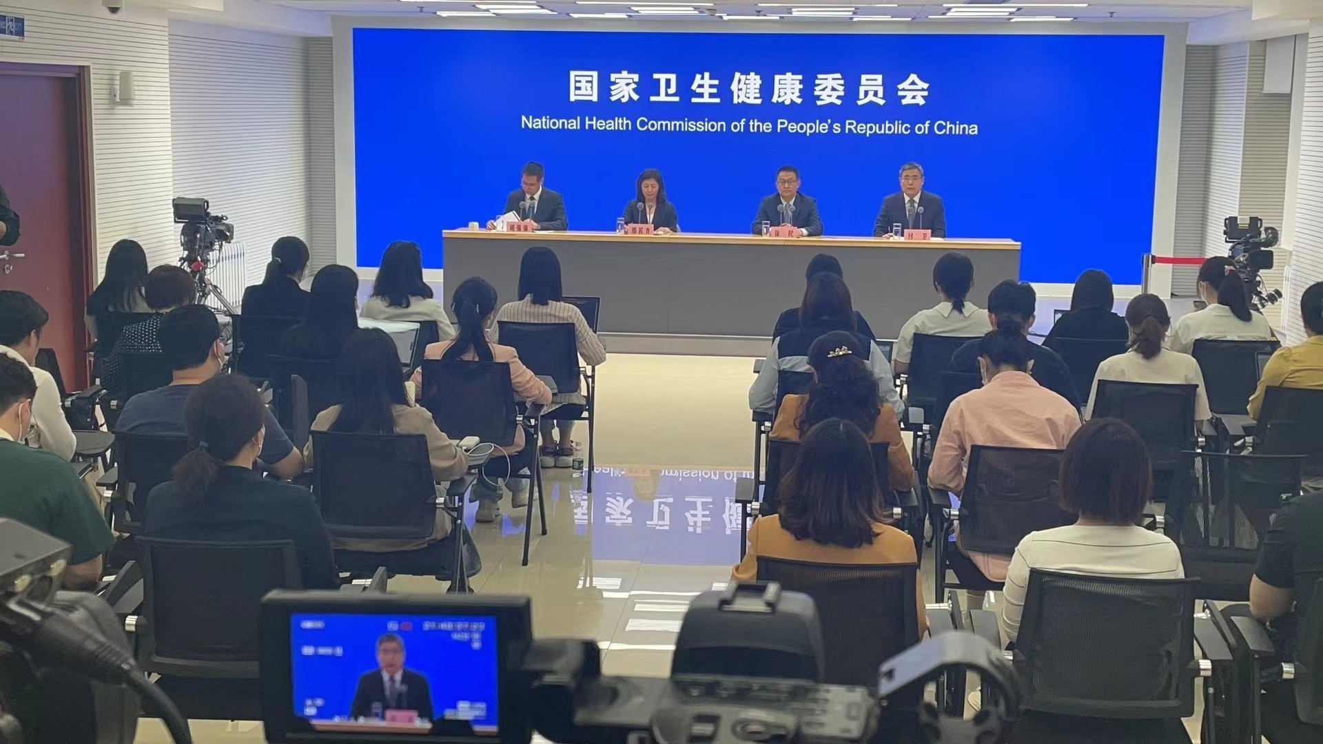 国家卫生健康委：全国每千人口注册护士约为3.7人