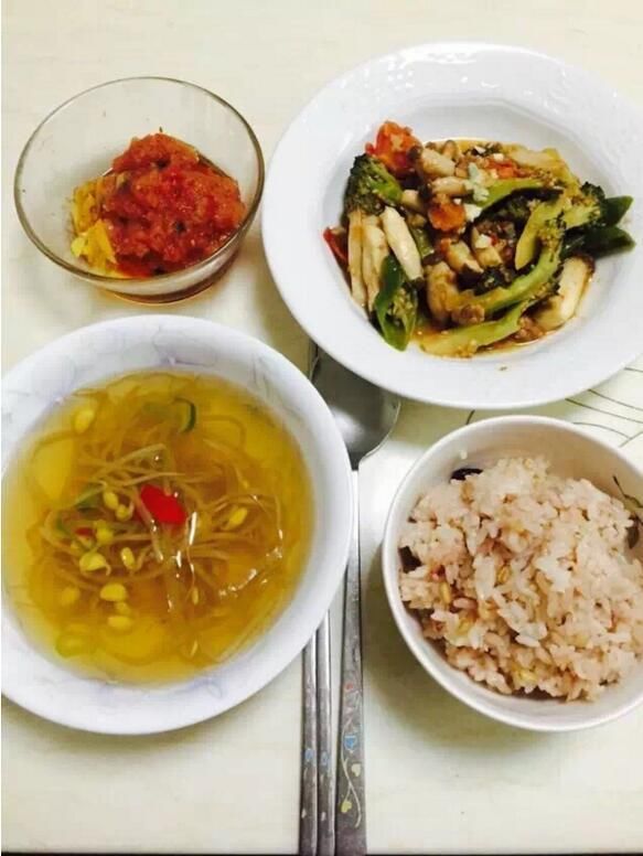 韩国人是不是顿顿吃泡菜,看看他们的家常菜你