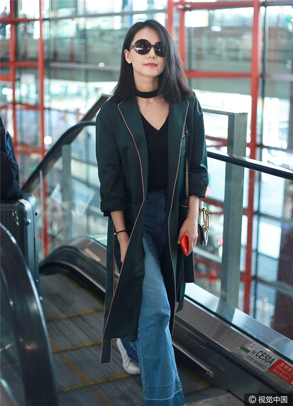 女神不高冷！高圆圆机场签名合照有求必应