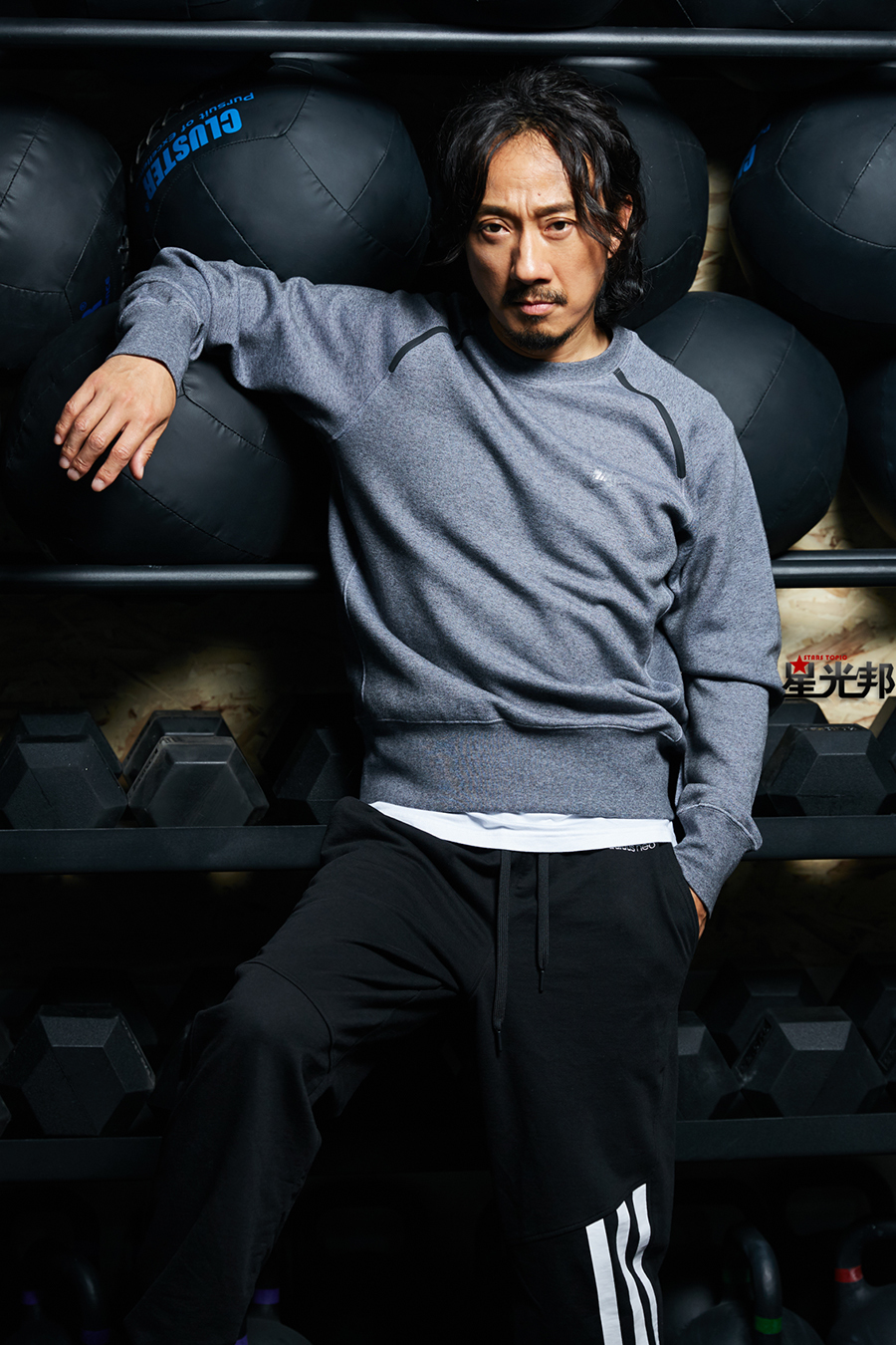 赵立新曝写真 文艺大叔演绎运动"老男孩"