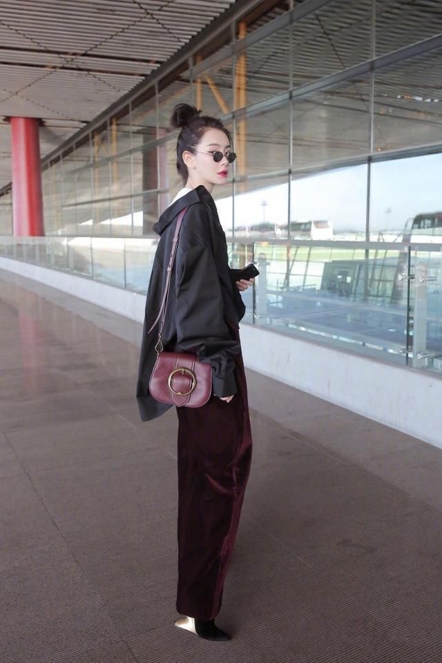 杨颖杨幂都穿烂了的无跟鞋,范冰冰才开始穿,没