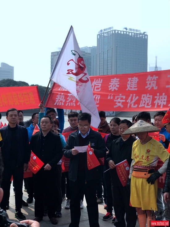 湖南安化阿甘邓良华跑跑跑 218天奔跑全国1