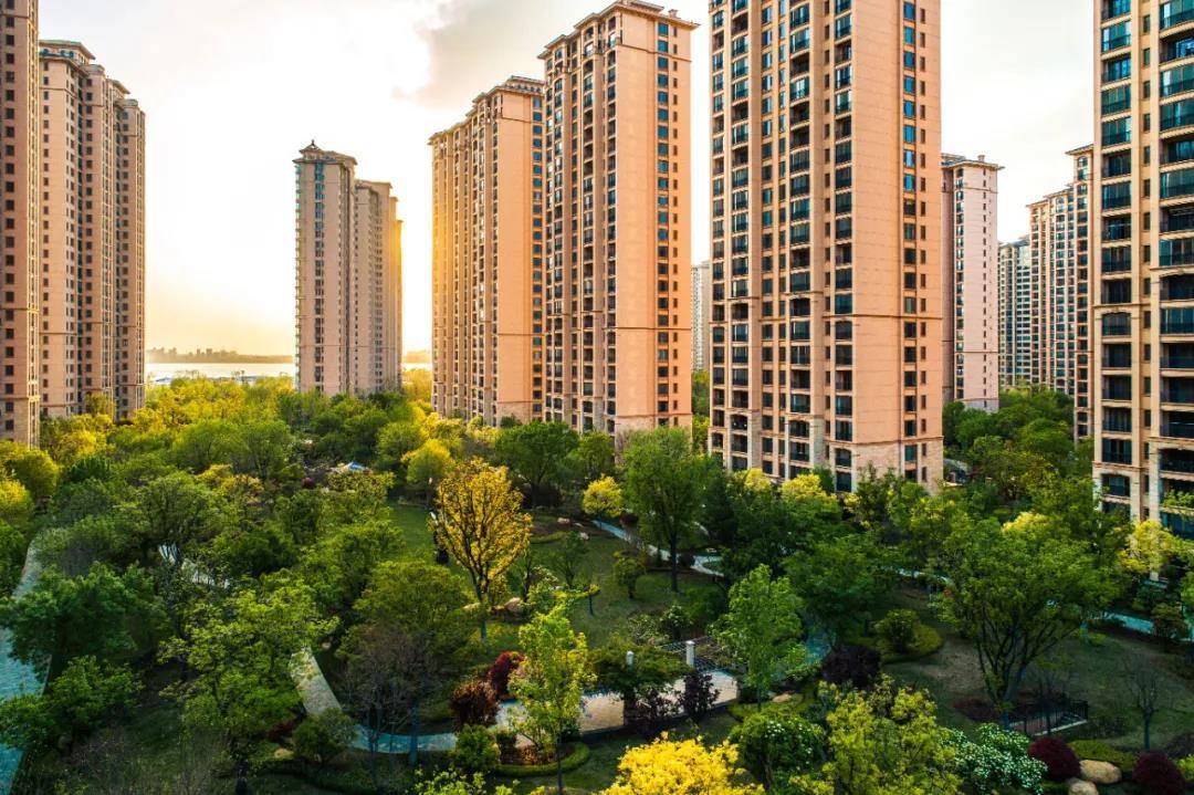 青岛星河湾二期,三期住宅基于一期的奢阔自如,全部采用大开间短进深