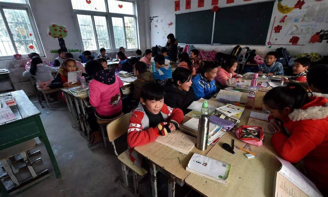 实拍农村留守儿童:父母外出打工 一年见一次