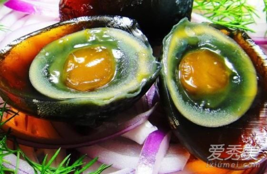 皮蛋怎么切不粘刀 皮蛋怎么切不会烂