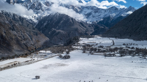 壮美的雅鲁藏布大峡谷雪景 壮美的雅鲁藏布大峡谷雪景