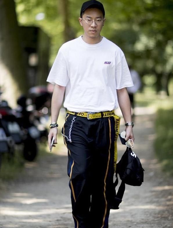街拍高逼格!潮男胸包背法,这个夏天,胸包才是王