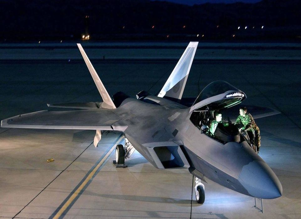 军事冷知识:启动战斗机需要钥匙吗?开走它只需