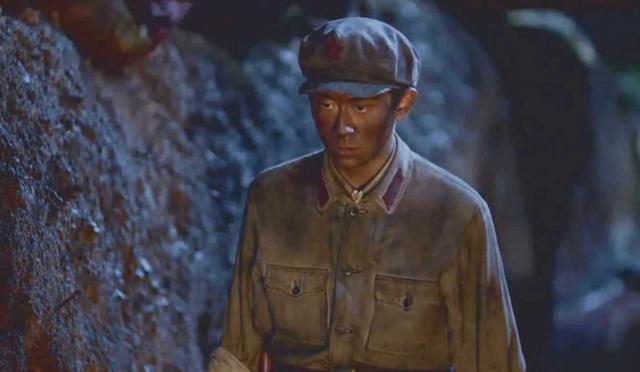 张一山满脸泥血表情包飙出新高度! 彪悍演绎红