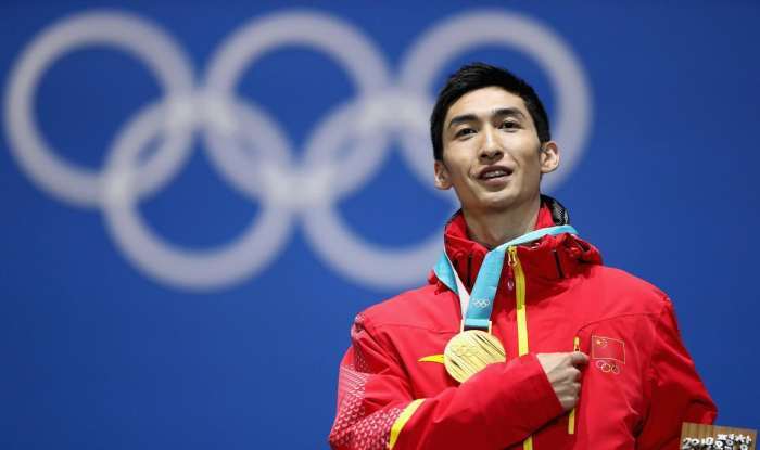 中国男足球员百万豪车随便换,奥运冠军却开十