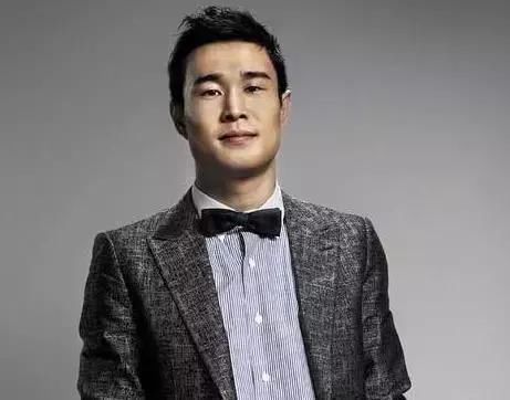 闫学晶全家近照曝光,丈夫家财万贯,小沈阳都是