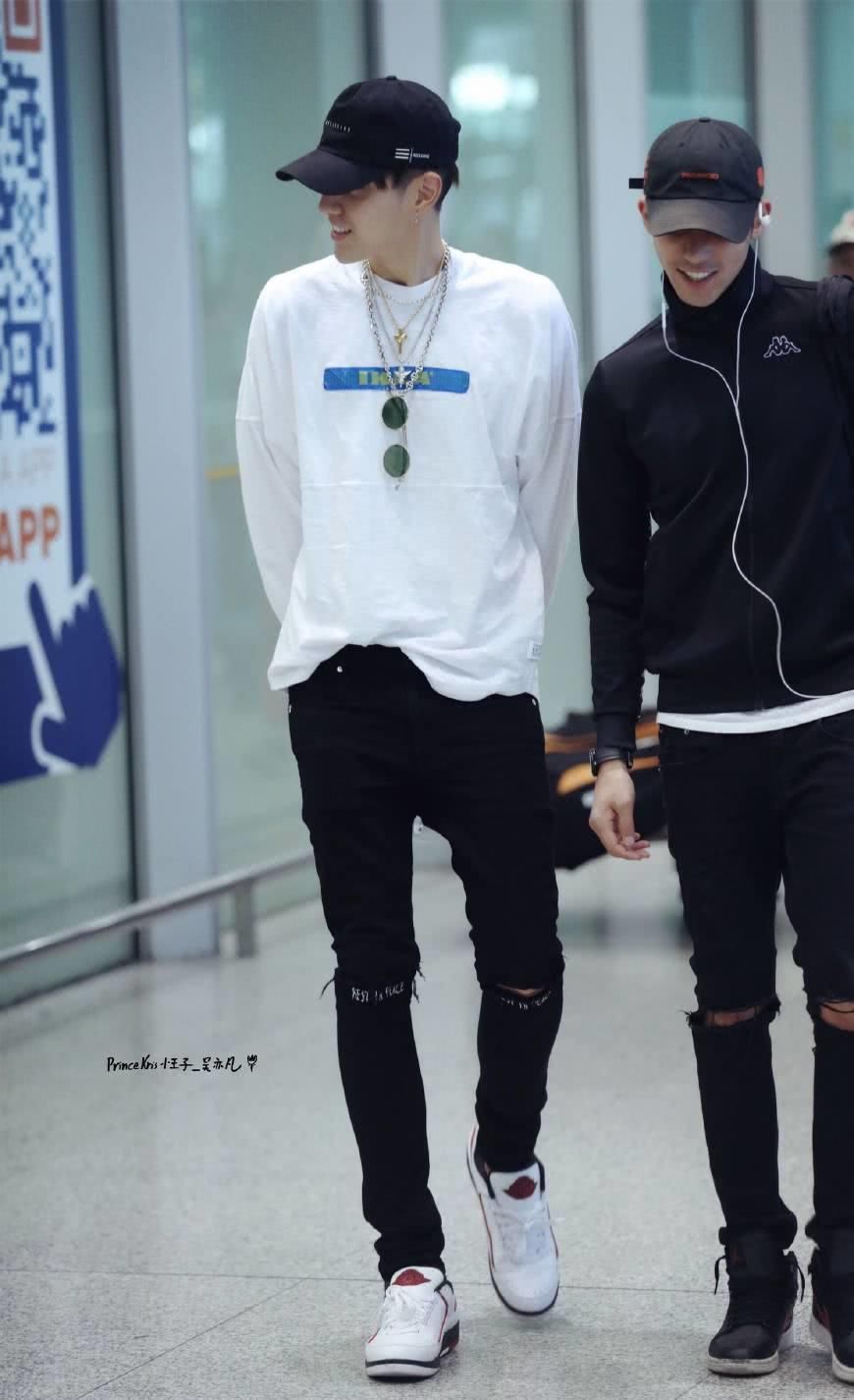 吴亦凡的腿长有113厘米,令人羡慕