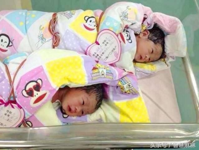 爸爸姓谷,给一对龙凤胎取名字,护士听了大笑,宝