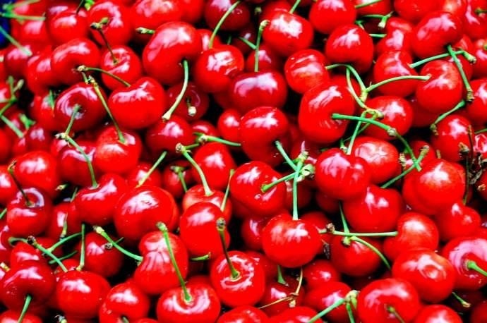 樱桃这样做竟然秒祛斑?40岁老女人五天重返2