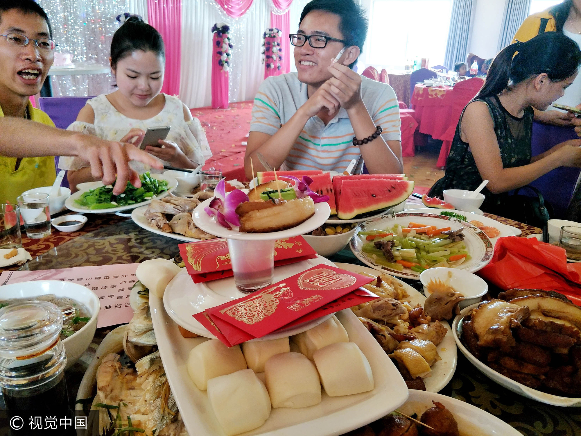 广西防城港:农村喜宴16菜2汤不到800元