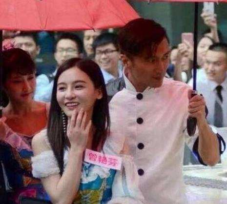 女粉丝与张柏芝长相相似, 谢霆锋竟亲自给她撑