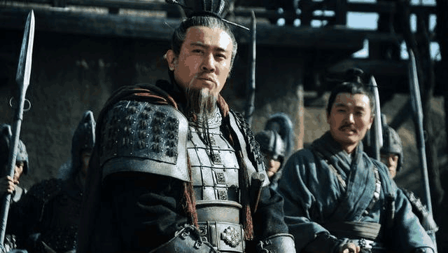 有明确记载:曹公遣曹仁将兵击先主,先主还绍军,阴欲离绍,乃说绍南连