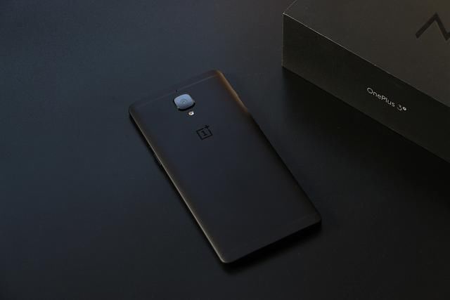 三年前的旗舰一加3T对比小米2018新机红米N