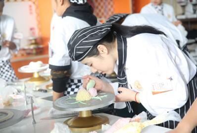 上海新东方烹饪学校:西点蛋糕培训去哪里?
