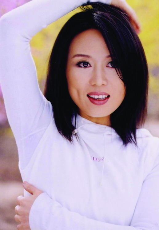 原来吴琼的老公就是他,也是演员,年纪相差15岁,看着像母子