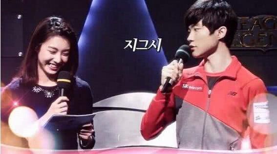 斗鱼久哥探访SKT基地纠结礼物,网友:把恩静送