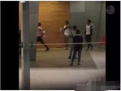 《跑男》信任危机!陈赫真实的英语水平曝光,综