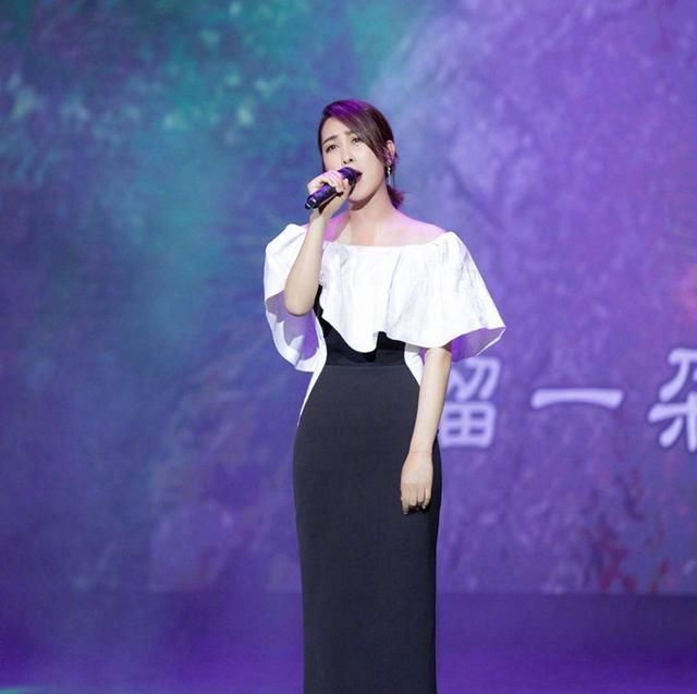 范冰冰的腰比马苏还要细?穿同一款包臀裙,差距