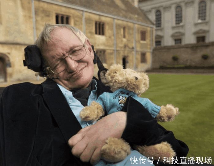 霍金得渐冻症早已死?当时轮椅坐的,或是外星人