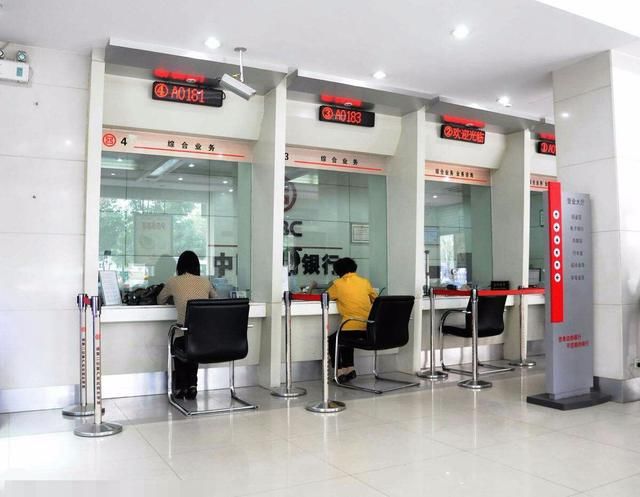 为什么银行职员会建议客户开通手机银行?原来