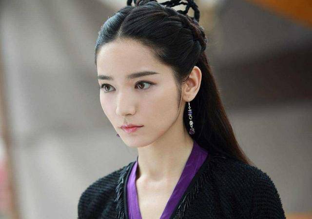 杨幂旗下女演员，论实力，热巴只排第二，实力第一的她却只能演配角!